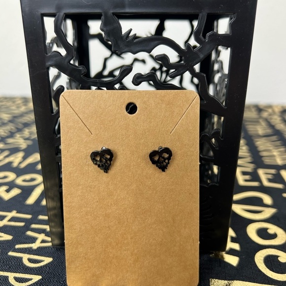 Halloween Earrings - Black Skull Heart - Picture 2 of 3